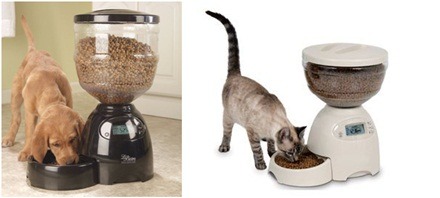 自動餵食器的附帶功能，是訓練狗貓定時定量。  取自網路