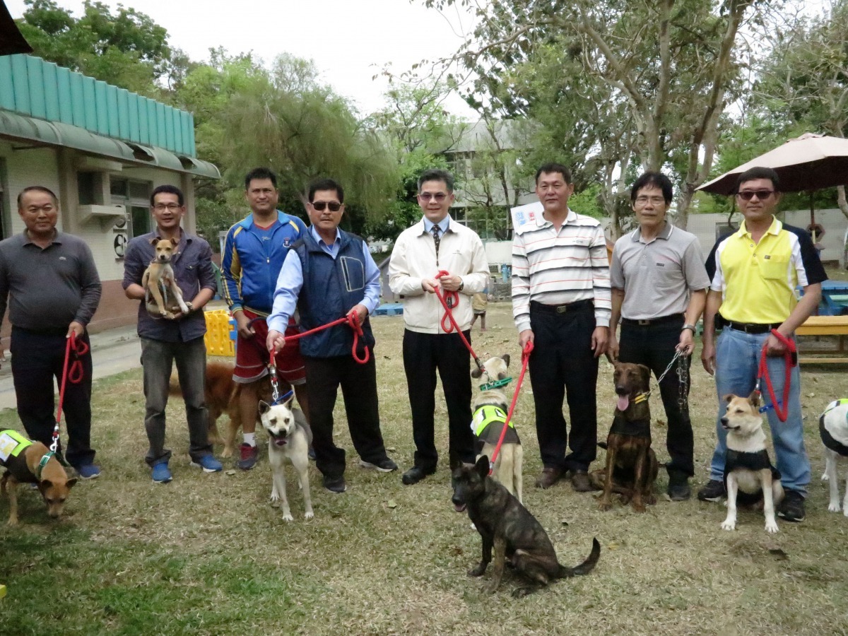 台南市動保處3月29日在善化動物之家舉辦「工作犬擴大就業」方案記者會。高維奇/攝