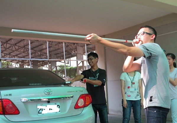 吹箭製作、操作簡單，但要精準命中目標，必須時常練習。  蕭士塔/攝