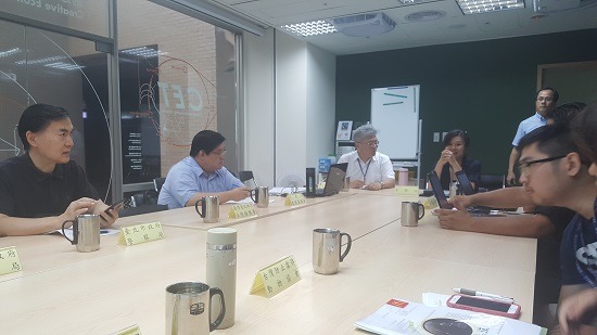 台北市召開「動物保護委員會作業要點」研商會議，出席的農委會、台北地方法院檢察署、警察局、消防局等單位，未來都是委員會的成員。  呂幼綸/攝