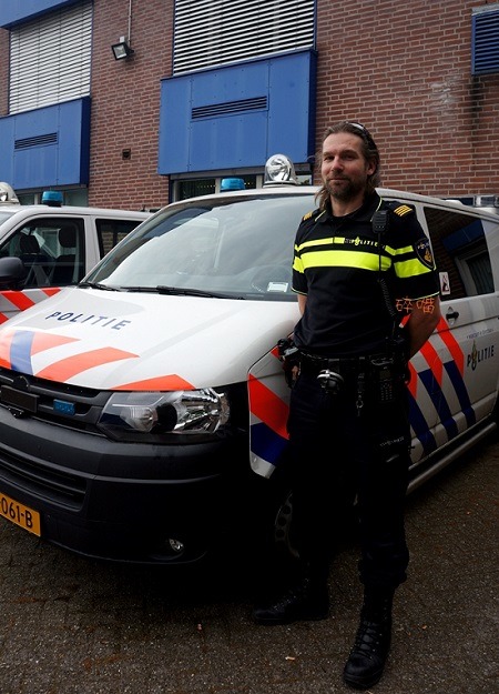 荷蘭黑德蘭德省南區的動物警察佛高爾。 碎嘴/攝