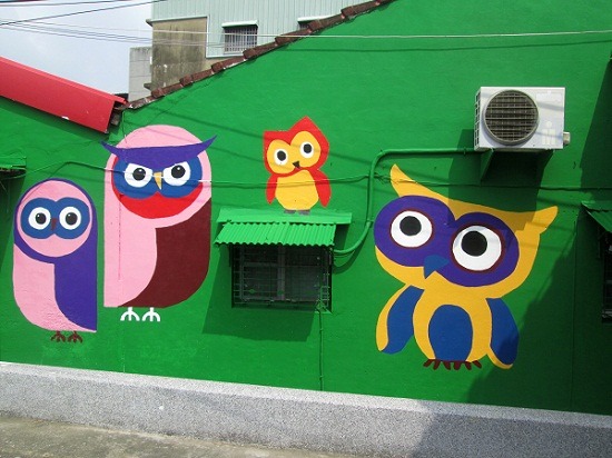 台南市善化胡厝寮的老房子被彩繪許多動物造型，引發關注而成為著名景點。    蕭士塔/攝