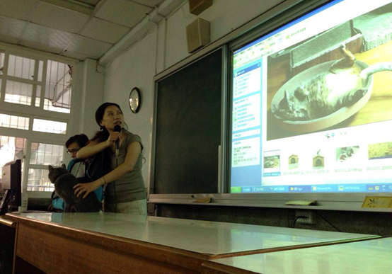 「不殺不買不吃貓狗,教育從小落實紮根。」大仁國中動保教育指導老師方卡樂嚴正強調! 瑭芯/攝