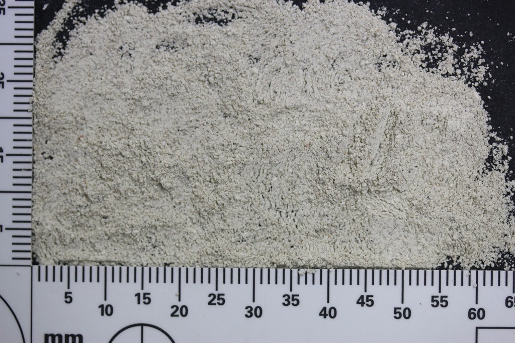 鑑定專家很仔細的檢測Boston的「骨灰」，發現主要成分是水泥和砂子裡的矽酸鹽。  取自channelnewsasia.com