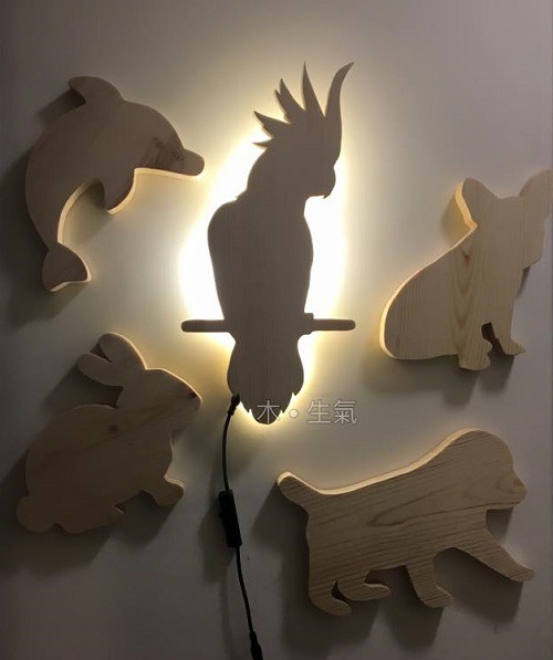 多種動物造型的壁飾燈具，讓無法飼養寵物的人也能過過癮。取自「木‧生氣」臉書