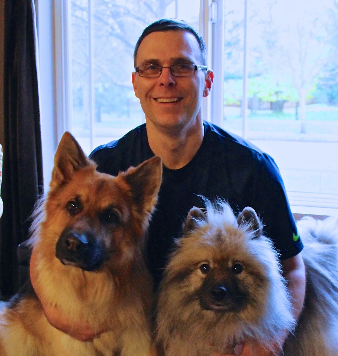 馬特.凱伯林(Matt Kaeberlein)是病理學教授，養有2隻狗，4歲的德國狼犬和10歲的凱斯犬。  取自網路