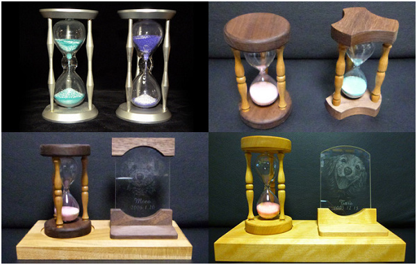 左上金屬框沙漏尺寸為6×11公分，右上木框尺寸為7×12公分，下方則是選配的玻璃肖像板。 取自金子硝子工藝