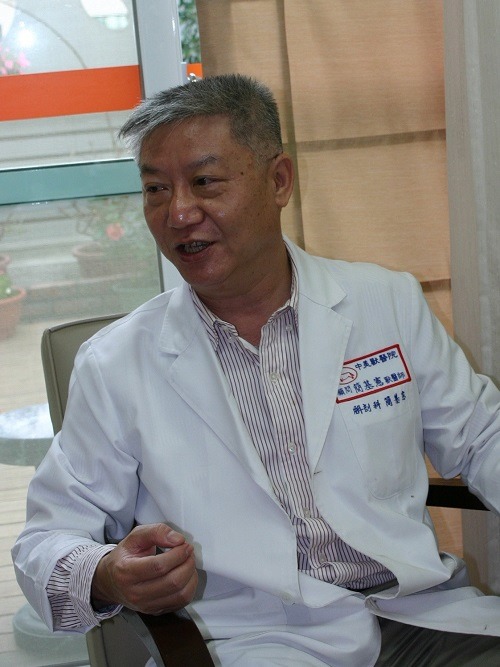 負責規畫亞洲大學學士後獸醫學系的簡基憲教授。蕭士塔/攝