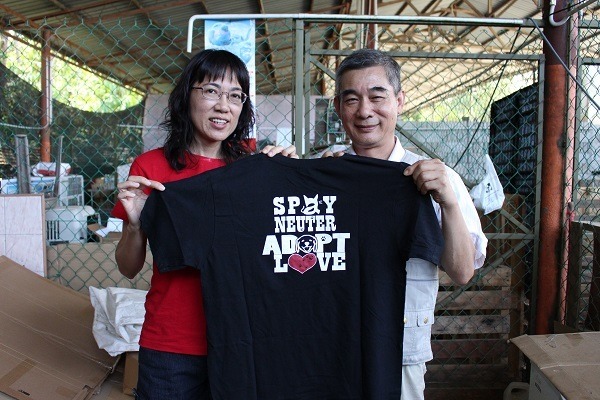 中華民國保護動物協會秘書長黃慶榮前往馬來西亞訪問當地動保團體，SPCA KK副主席Jenny熱烈交流管理經驗。  李娉婷/攝