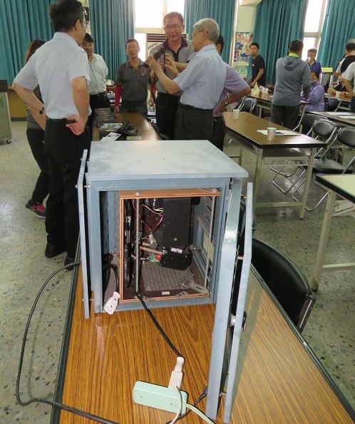 這台遠端監視器可以在距案發現場200公尺處安裝，隱密性高。蕭士塔/攝