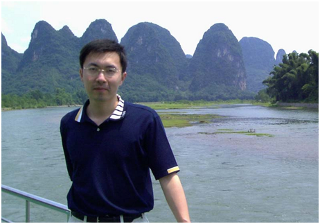 華裔哲學教授鄭義偉走私象牙、犀牛角的不法利得達到100萬美金，判處罰款50萬美金。取自網路