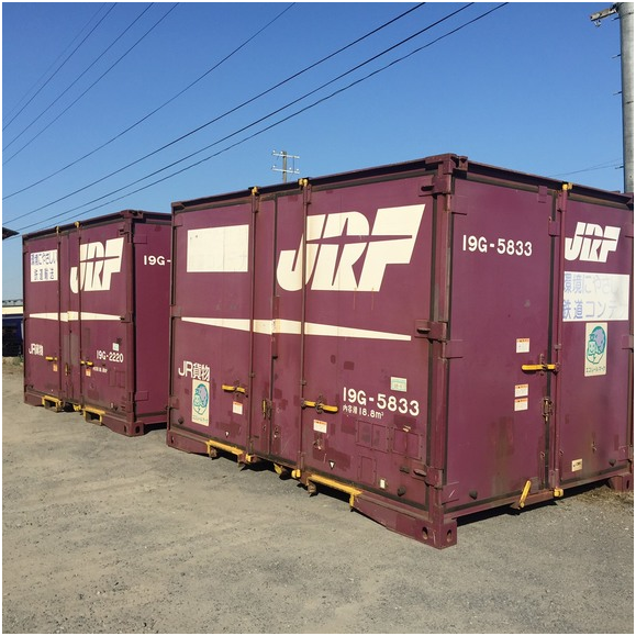 用舊貨櫃蓋貓屋，一來環保，二來貓咪數量增加時，也能以堆疊的方式擴大收容空間。 取自READYFOR?