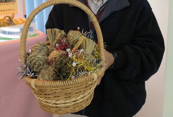 利用乾草製成的造型草球，可供擺飾及讓免、鼠邊吃邊玩。蕭士塔/攝