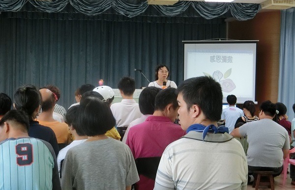 德蘭啟智中心6日為過世的陪伴犬「米格」舉辦感恩彌撒。 蕭士塔/攝