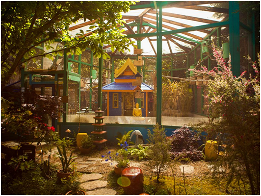 龐德莫寧的其中一個鳥舍，收養被遺棄和無法被領養的鳥。  取自網路