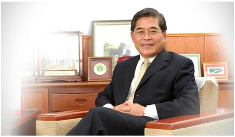 屏東大學校長古源光對校犬有高度期待，規畫把牠們訓練成特教犬，做為特教生的校園伴讀犬。 屏東大學/提供