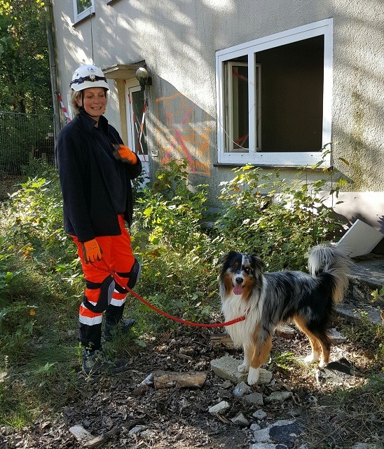 別小覷這位文雅的女性領犬員,德國人員的訓犬技術落差極小。 周聰吉/提供