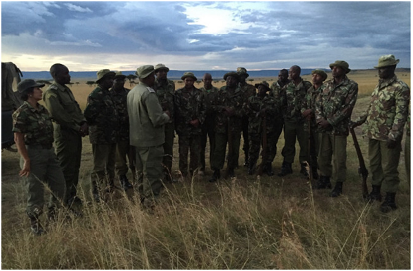 「馬拉保護協會」約有55位護林員，9成是當地居民，日本女獸醫瀧田明日香（照片左一）是唯一的亞洲人。 取自女獸醫在非洲臉書