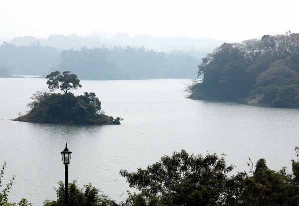 烏山頭水庫湖光山色，生態豐富，是台南市民的後花園。   蕭士塔/攝