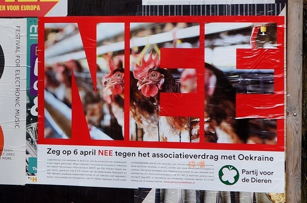 動物黨請求公民投下反對票的公投海報。碎嘴/攝