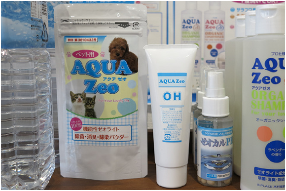 日本天然礦石潔牙產品，由左至右為AQUA Zeo粉末、AQUA Zeo OH牙膏以及Zeocal PH噴劑。 取自網路
