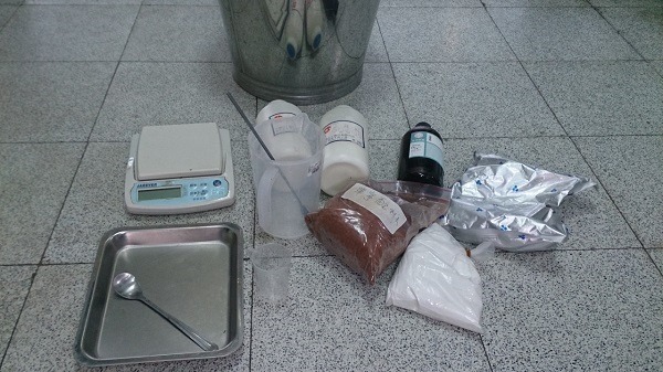 需要自行調配稀釋使用的粉劑，務必要依指示操作。  作者/提供