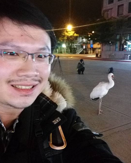 游崇瑋和生態圈友人紛紛到場關心松山白鶴情況,白鶴也表現不太怕人,面對鏡頭也處之泰然! 游崇瑋/提供