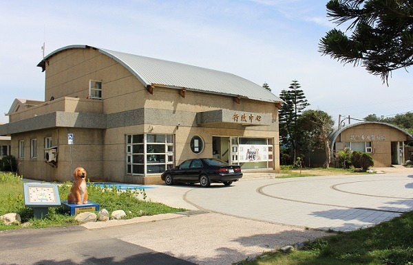 地處偏遠、面對台灣海峽的新屋收容所,為了擴增收容量,即將原地重建,施工日期為2017年1月至2018年3月。 何宜/攝