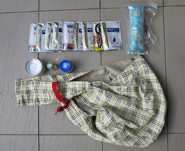 咕嚕的主人寄給善化動物之家的貓罐頭及用品。 蕭士塔/攝