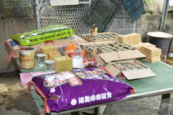 超度貓狗生靈不馬虎，誠心表露無遺。   許森茂/攝