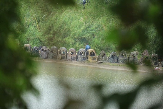 李璟泓感嘆：「新店灣潭魚鷹餵食事件要帶給大家的省思應該是『怎麼樣讓這樣的拍鳥方式越來越少。』但人家的反應卻是怎麼樣不要讓餵食地點跟方法被反彈者發現。」 李璟泓/提供