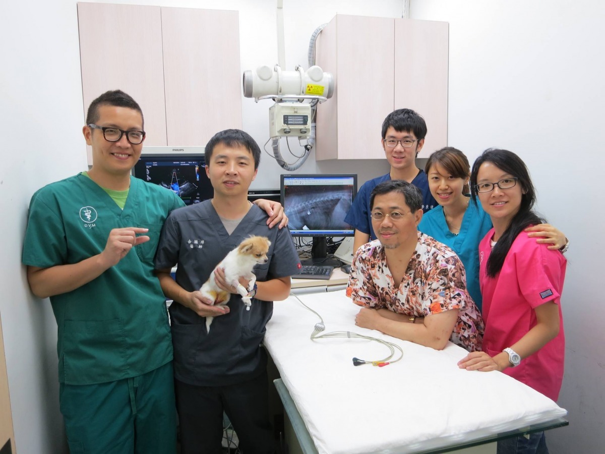 專心動物醫院洪榮偉醫師與其團隊技術精湛。　取自專心動物醫院臉書