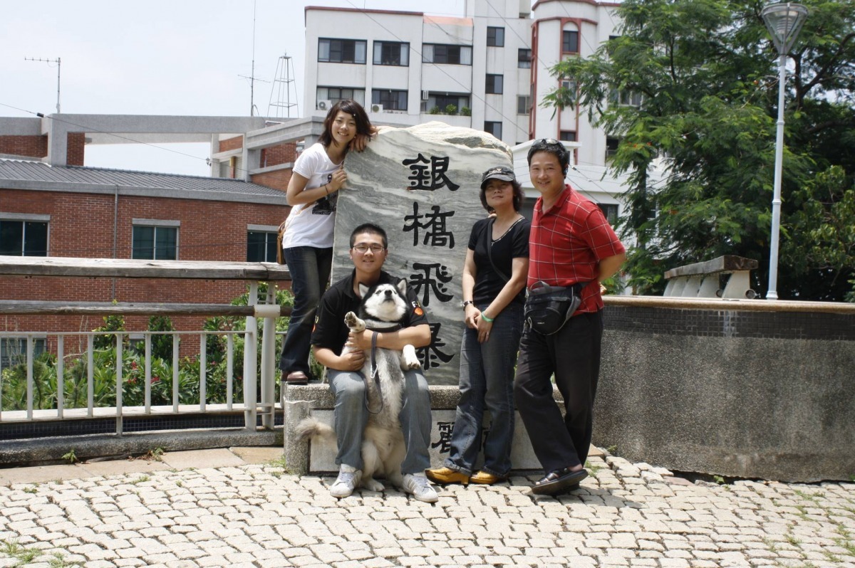 全家人合影,大樂也開心的在其中! Coral/提供