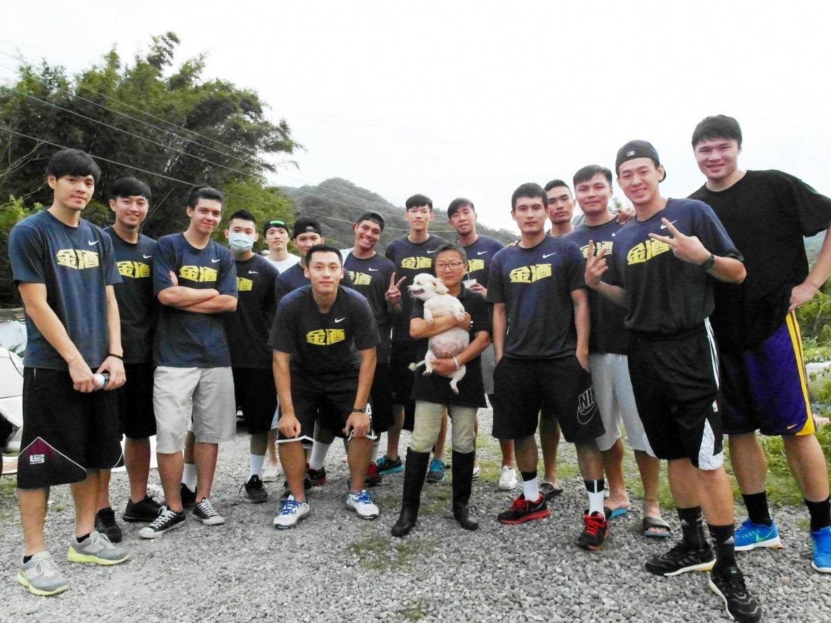 讓我們替這群有愛心又厲害的球員們鼓鼓掌吧！ 金酒籃球隊/提供