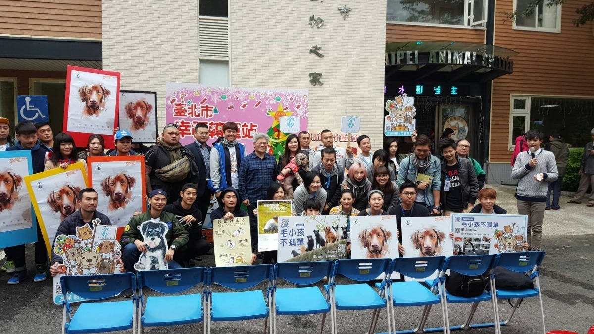 毛小孩不孤單志工團也到場協助民眾挑選狗狗,參與的人數相當多! 台北動物之家/提供