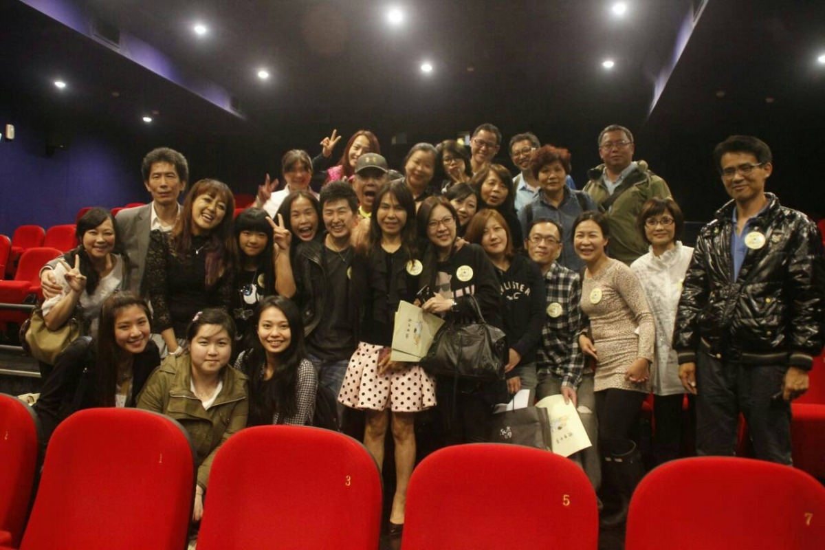 日前志工們也一起到電影院觀賞「第13日眾生平等」紀錄片。 吳鳳珠/提供