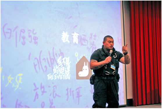 EMT說：動物流的血和人類一樣是鮮紅色的，同樣是生命！ 何宜/攝
