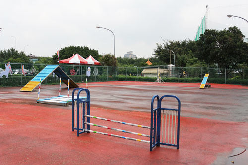 板橋寵物公園位於收容所旁邊，位置較不易找到。　取自寵物主義