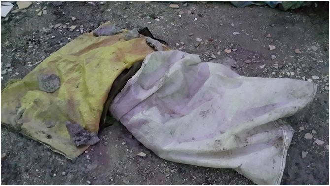 通報人告知協會狗被裝進布袋，準備丟置垃圾車。雲林縣關懷動物協會/提供