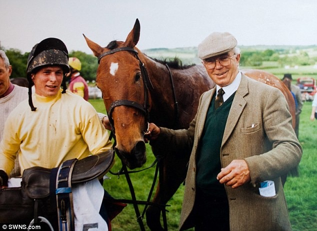 法蘭克在當地馬術圈是位備受尊敬的人物,對馬兒相當熟悉。 翻攝自每日郵報