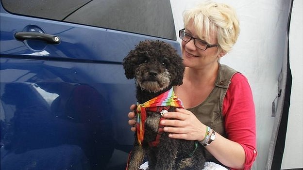 朱蒂花了數個月找尋走失的愛犬哈維,沒想到狗狗早已命喪輪下,沒見到最後一面。 取自BBC News