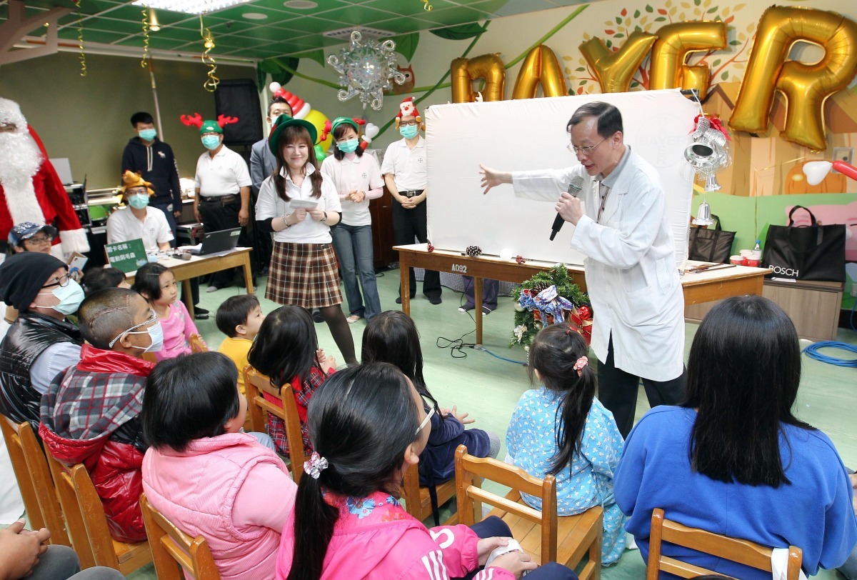 拜耳是第一次邀請狗醫生協會參加科學日活動，希望多注入一些狗狗帶來的療癒與溫暖。　取自拜耳官網