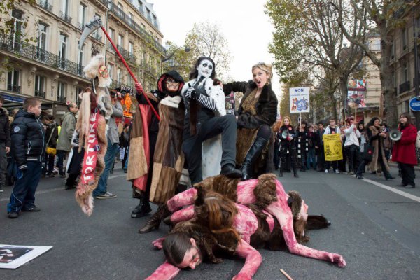 拒用皮草遊行，畫面是不是相當有戲劇張力！ Maxime/提供