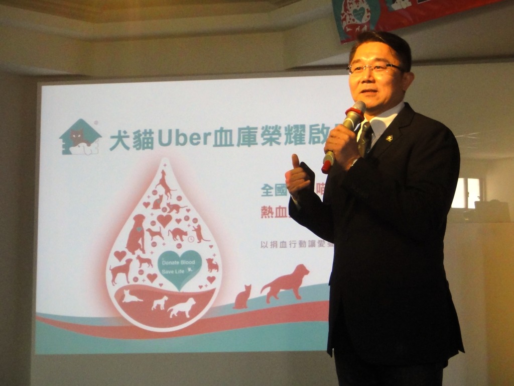 全國動物醫院連鎖體系執行長陳道杰呼籲，不管是否願意讓毛孩捐血，飼主都可以帶牠們來驗血。  江幸芸/攝