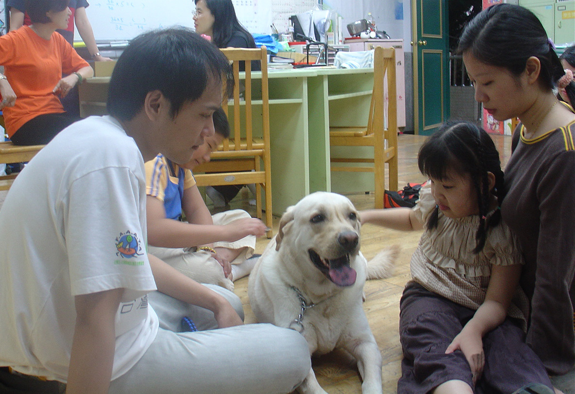 狗醫生麥可與敏雯。 敏雯爸爸/提供