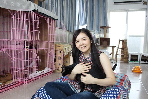 為了貓咪，小賢心甘情願讓出自己的房子，看到這些貓安全的生活，她便心滿意足。　何宜/攝