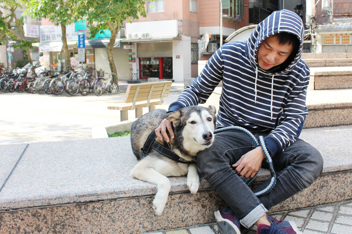 志工小光因為遇見了生命中的「她」,讓小光找到了目標及使命感。 何宜/攝