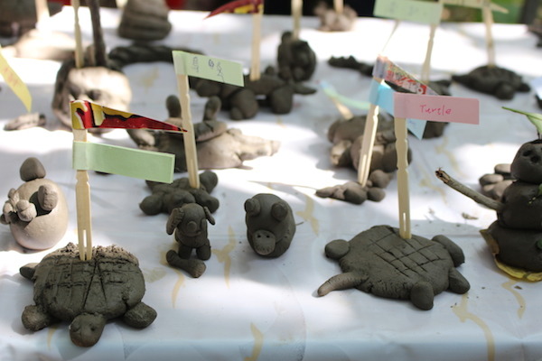 小朋友現場泥土DIY，做出來的也都是溼地有的可愛動物們！   何宜/攝