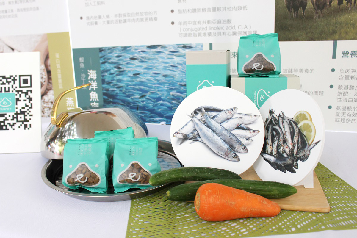 唯寵針對台灣濕熱氣候容易引起的寵物皮毛及腸胃問題，研發低敏、高免疫力配方，採用台灣優質糙米、高品質深海魚肉及蔬果等食材。　何宜/攝