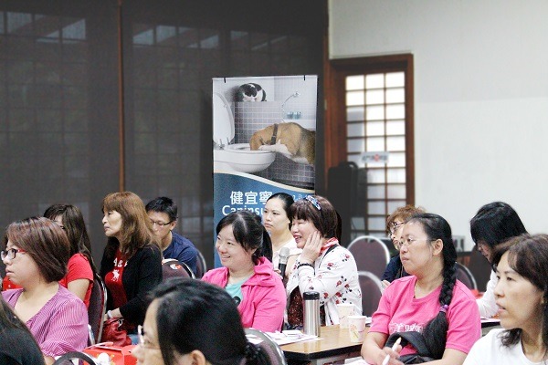 講座中許多飼主會擔心自己的貓狗是不是已經有糖尿病的徵兆，透過這個講座，能更深入了解寵物糖尿病。   何宜/攝